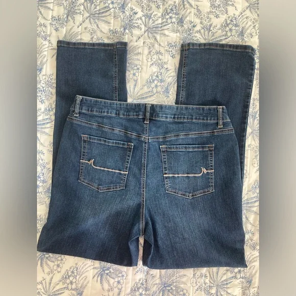 M jeans by Maurice’s Mid-Rise Bootcut Jeans. Size 18 Long - Picture 2 of 9